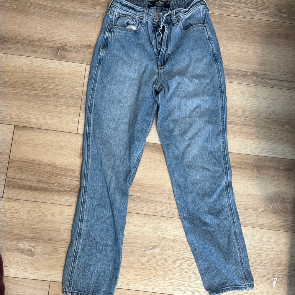 Hollister Ultra High Rise Mom Jeans